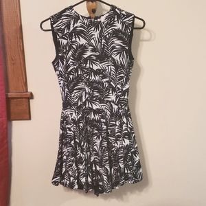 🍒H&M Black and White Sleeveless A-line Dress size 4